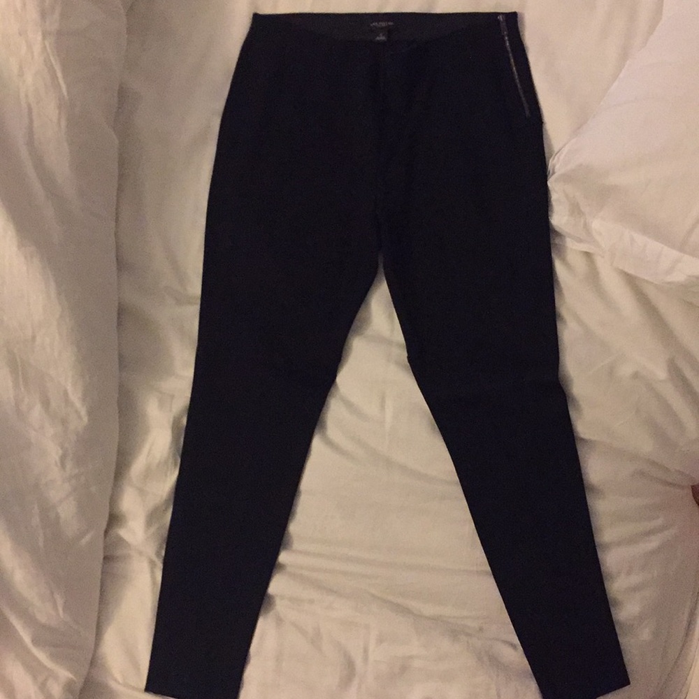 Ann Taylor Black Side-Zip Riding Pant. Size Small